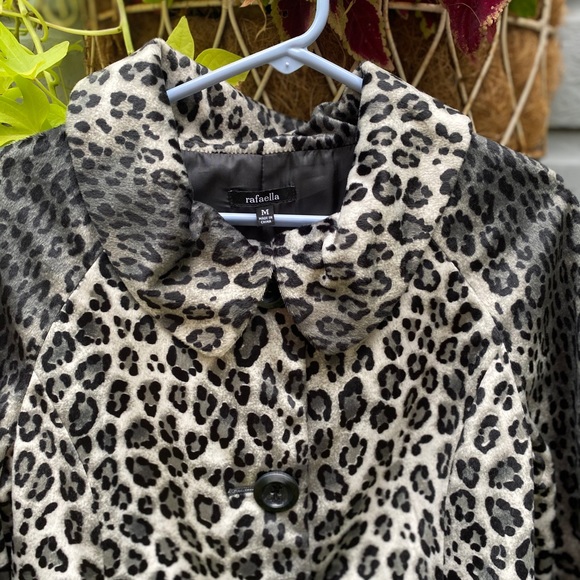 Leopard Print Cropped Jacket - Picture 2 of 7